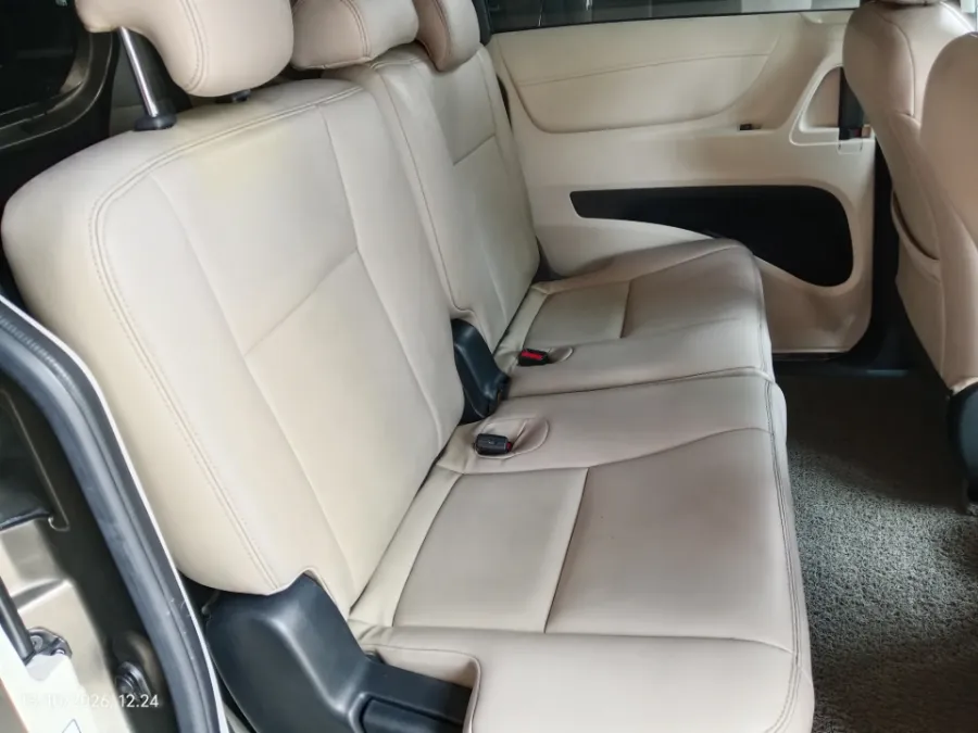 Foto Mobil Bekas Kabin Belakang Toyota Sienta 1.5 Q tahun 2017