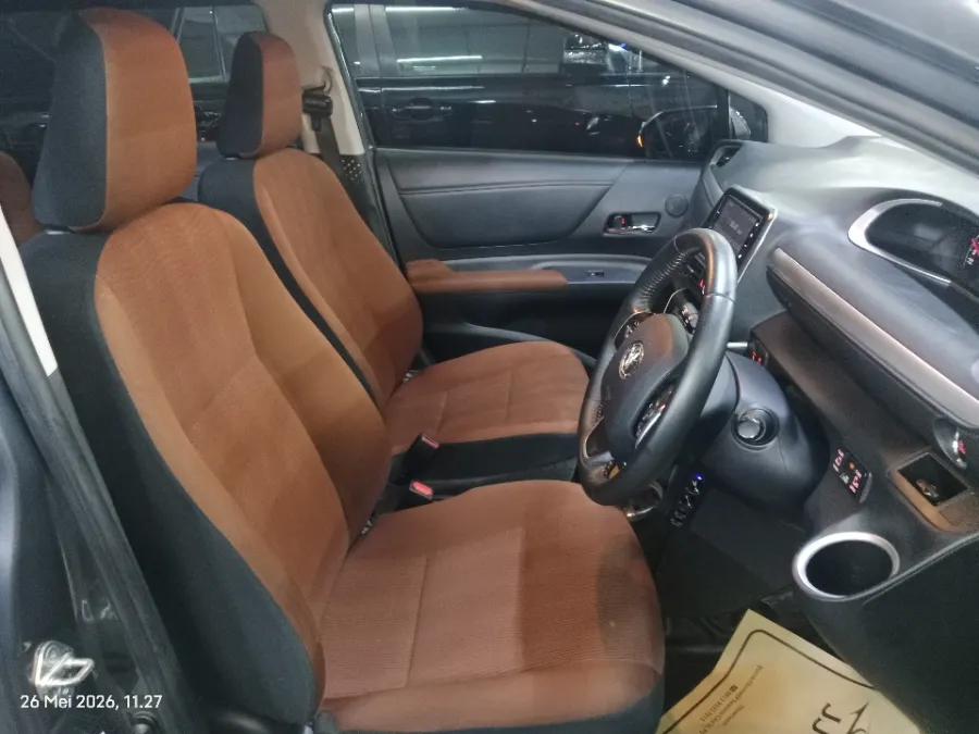Foto Mobil Bekas Kabin Depan Toyota Sienta 1.5 Q tahun 2017