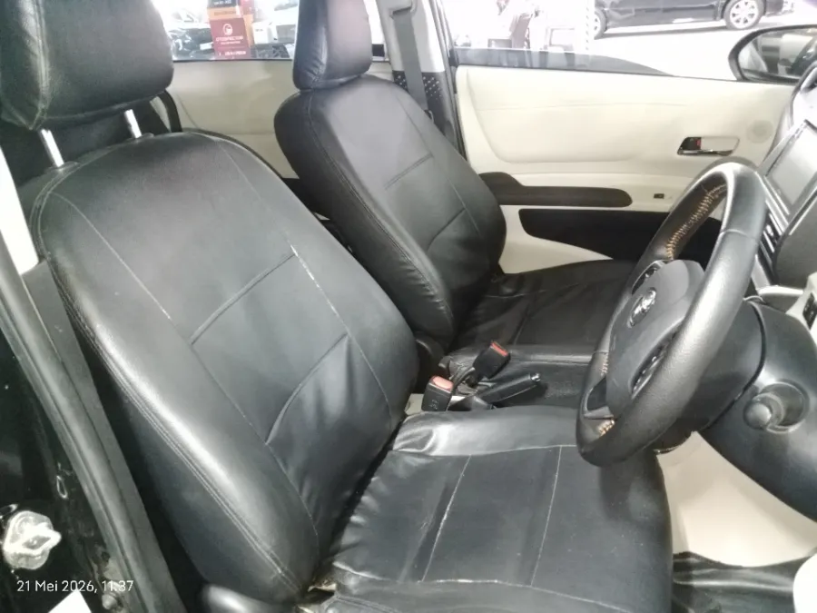 Foto Mobil Bekas Kabin Depan Toyota Sienta 1.5 Q tahun 2017