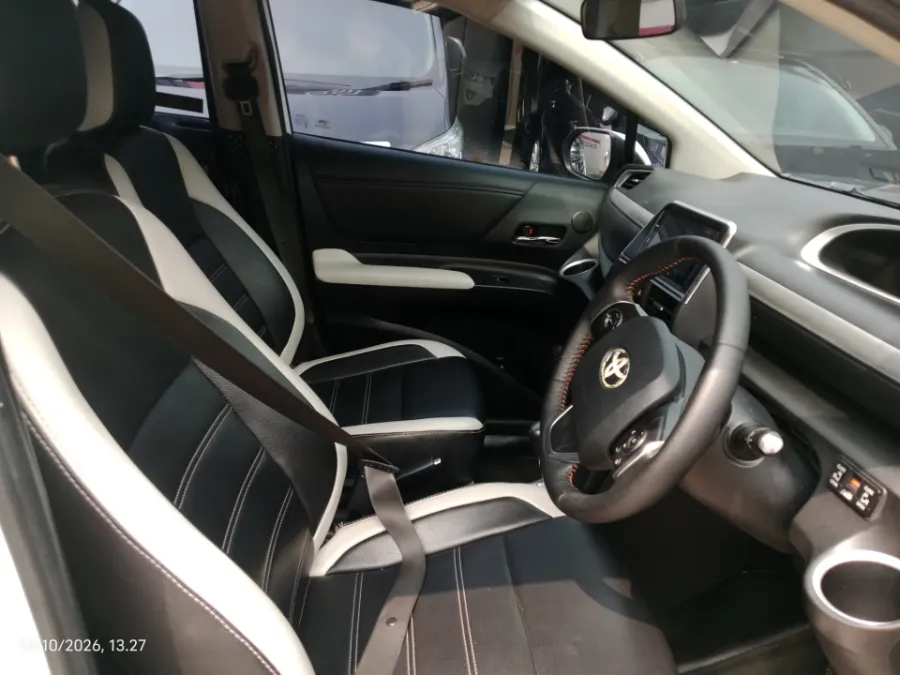 Foto Mobil Bekas Kabin Depan Toyota Sienta 1.5 Q tahun 2017