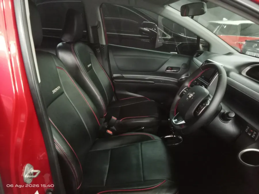 Foto Mobil Bekas Kabin Depan Toyota Sienta 1.5 Q tahun 2017