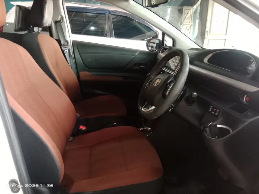 Foto Mobil Bekas Kabin Depan Toyota Sienta 1.5 Q tahun 2017