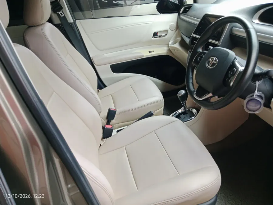 Foto Mobil Bekas Kabin Depan Toyota Sienta 1.5 Q tahun 2017
