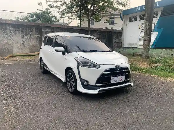 2017 Toyota Sienta 1.5 Q