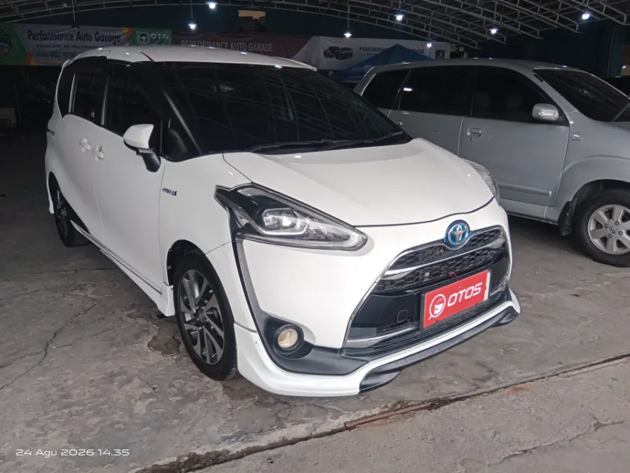 Foto Mobil Bekas Kanan Depan Toyota Sienta 1.5 Q tahun 2017