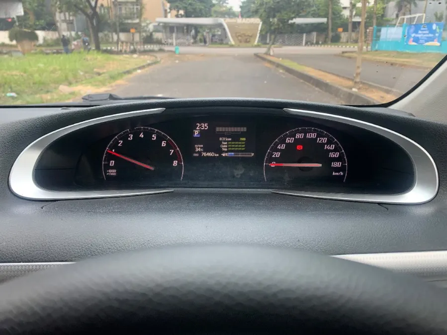 Foto Mobil Bekas Odometer Toyota Sienta 1.5 Q tahun 2017