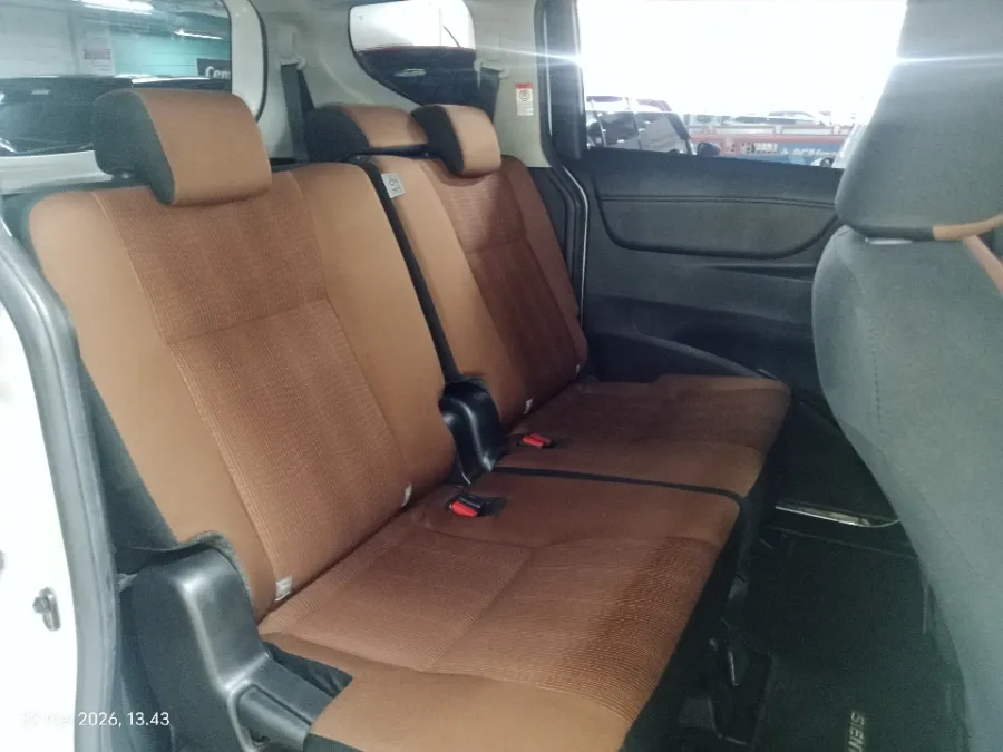 Foto Mobil Bekas Kabin Belakang Toyota Sienta 1.5 Q tahun 2018
