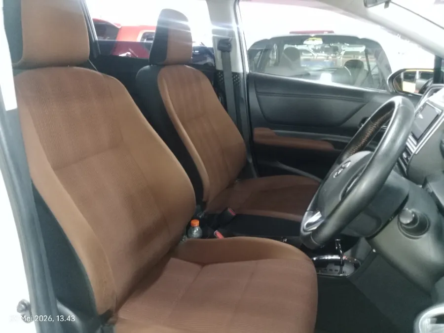 Foto Mobil Bekas Kabin Depan Toyota Sienta 1.5 Q tahun 2018