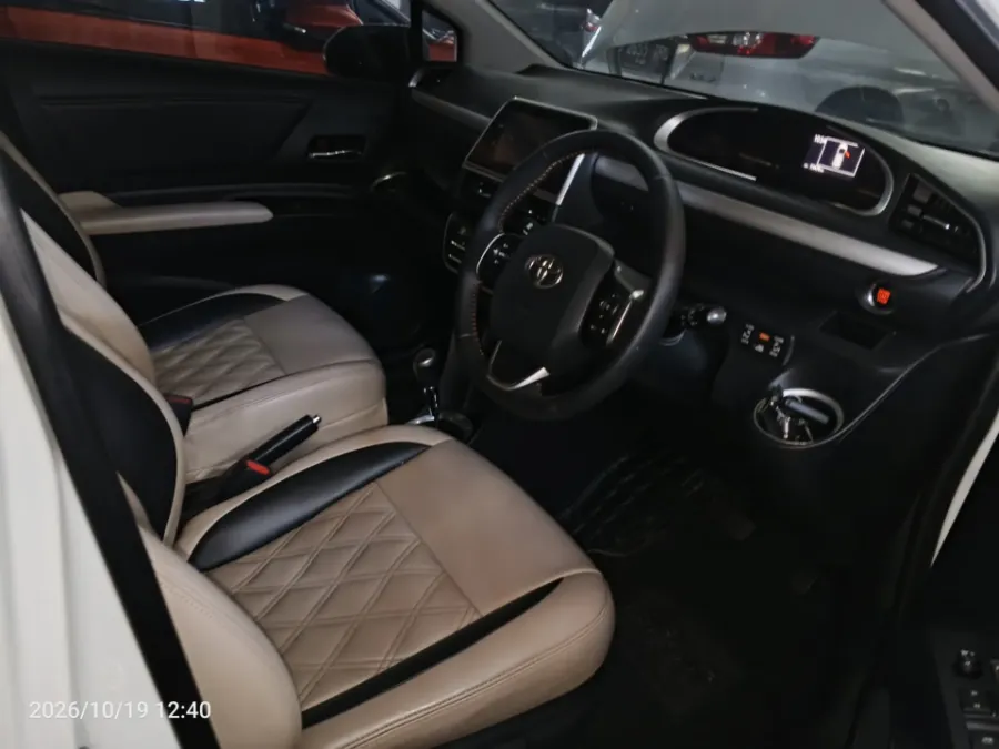 Foto Mobil Bekas Kabin Depan Toyota Sienta 1.5 Q tahun 2018