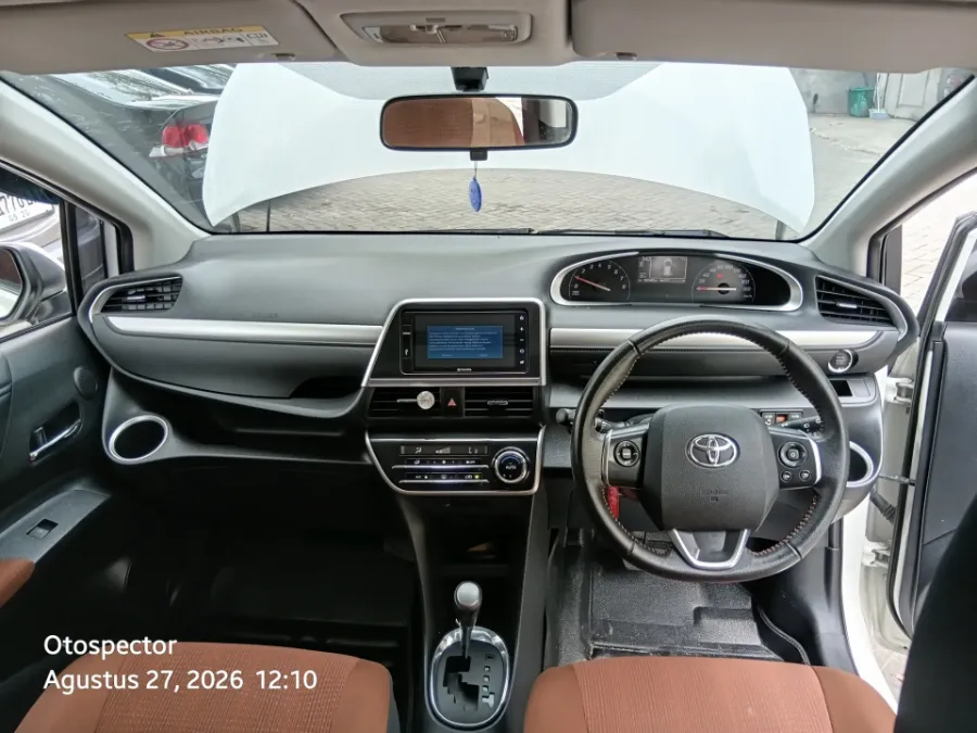 Foto Mobil Bekas Dashboard Toyota Sienta 1.5 Q tahun 2019