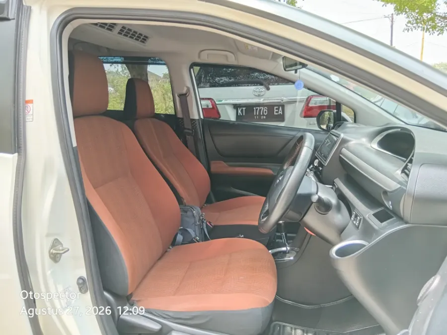 Foto Mobil Bekas Kabin Depan Toyota Sienta 1.5 Q tahun 2019