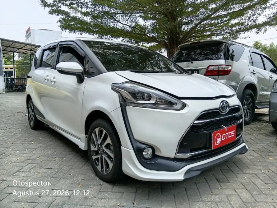 Foto Mobil Bekas Kanan Depan Toyota Sienta 1.5 Q tahun 2019