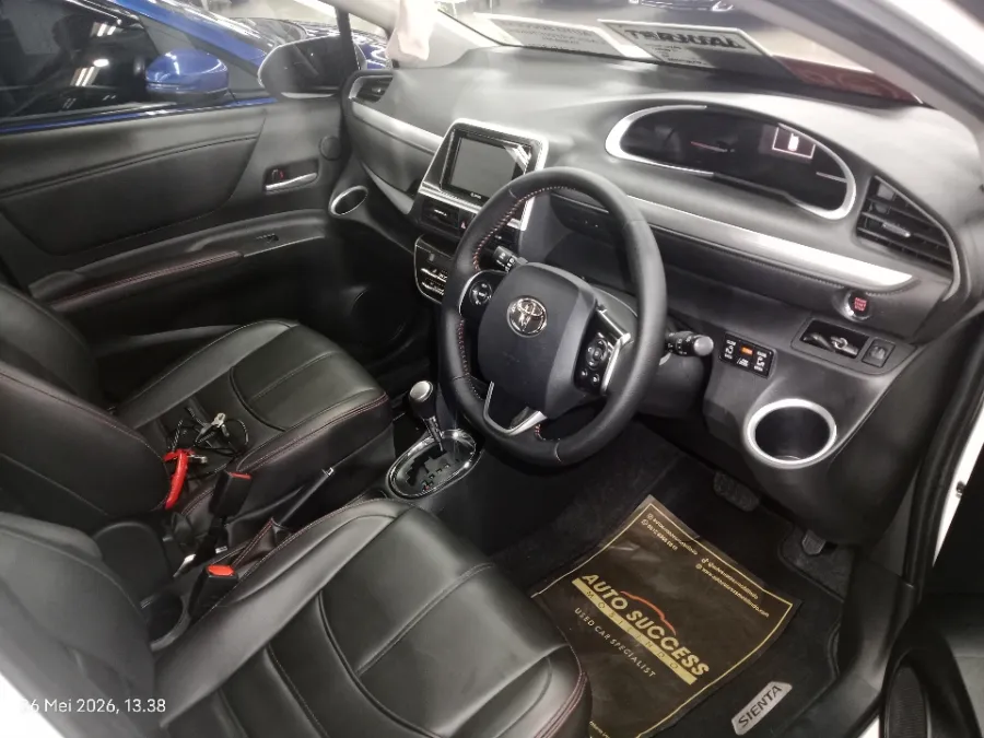 Foto Mobil Bekas Kabin Depan Toyota Sienta 1.5 Q tahun 2021