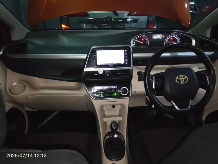 Foto Mobil Bekas Dashboard Toyota Sienta 1.5 V tahun 2016
