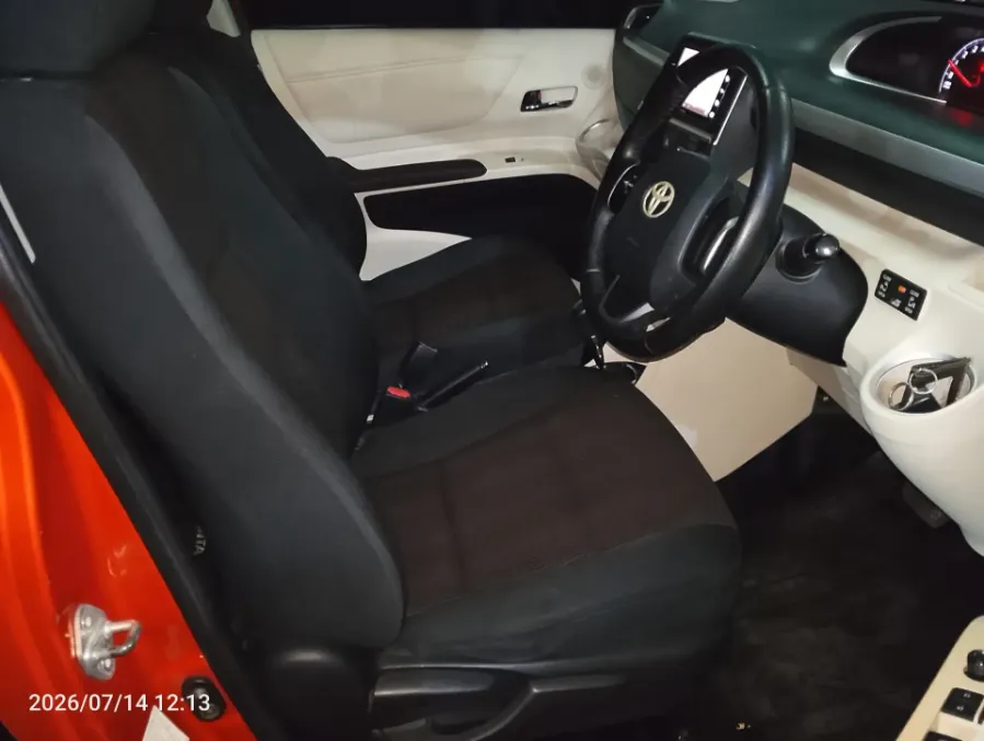 Foto Mobil Bekas Kabin Depan Toyota Sienta 1.5 V tahun 2016