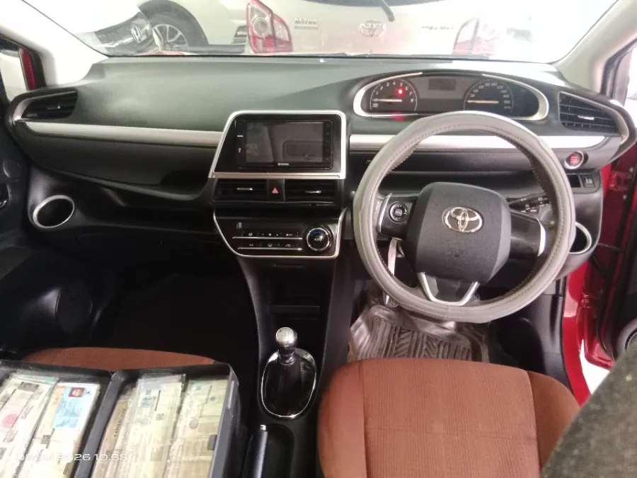 Foto Mobil Bekas Dashboard Toyota Sienta 1.5 V tahun 2017