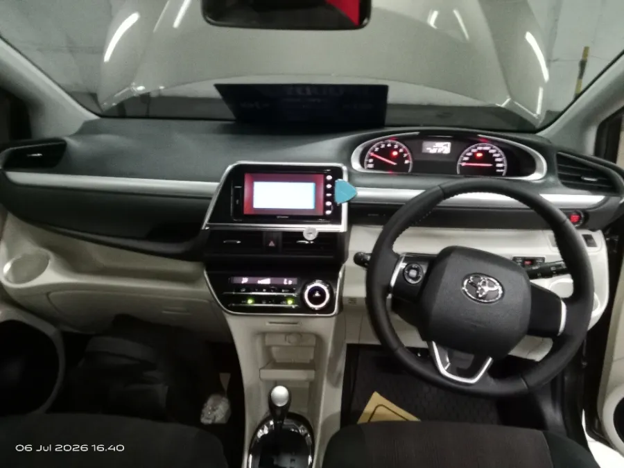 Foto Mobil Bekas Dashboard Toyota Sienta 1.5 V tahun 2017