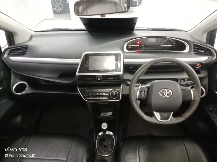 Foto Mobil Bekas Dashboard Toyota Sienta 1.5 V tahun 2017