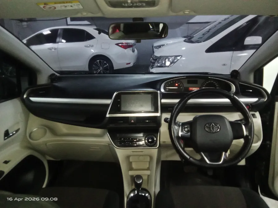 Foto Mobil Bekas Dashboard Toyota Sienta 1.5 V tahun 2017