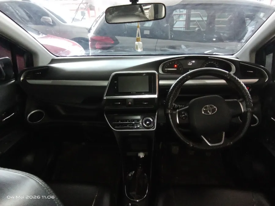 Foto Mobil Bekas Dashboard Toyota Sienta 1.5 V tahun 2017