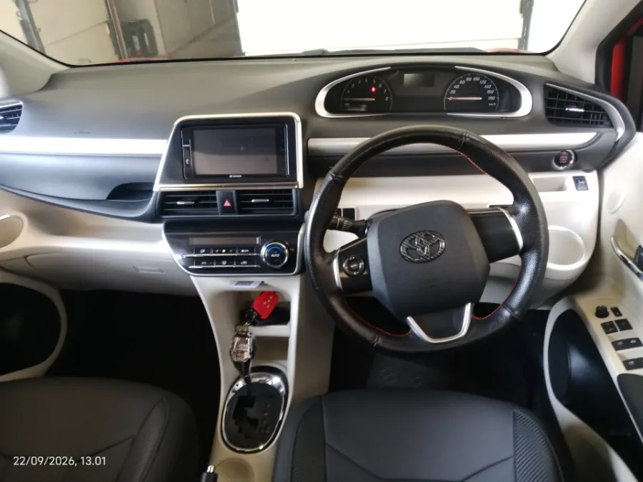 Foto Mobil Bekas Dashboard Toyota Sienta 1.5 V tahun 2017