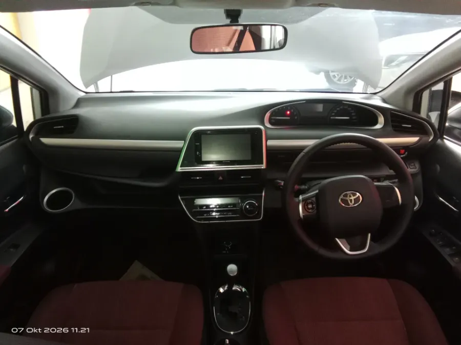 Foto Mobil Bekas Dashboard Toyota Sienta 1.5 V tahun 2017