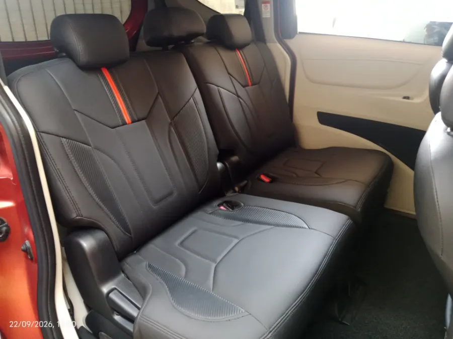 Foto Mobil Bekas Kabin Belakang Toyota Sienta 1.5 V tahun 2017