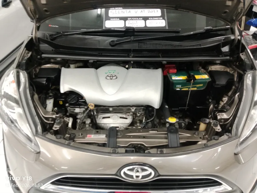 Foto Mobil Bekas Mesin Toyota Sienta 1.5 V tahun 2017