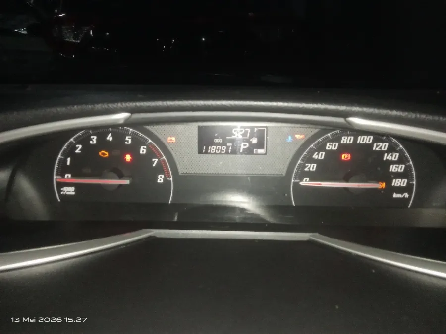 Foto Mobil Bekas Odometer Toyota Sienta 1.5 V tahun 2017