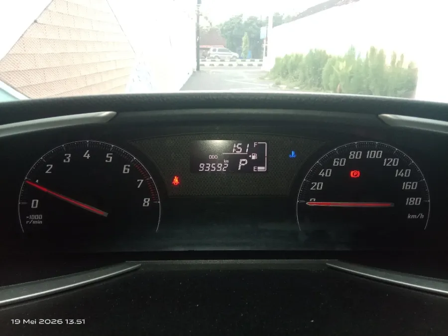 Foto Mobil Bekas Odometer Toyota Sienta 1.5 V tahun 2017