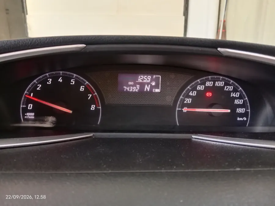 Foto Mobil Bekas Odometer Toyota Sienta 1.5 V tahun 2017