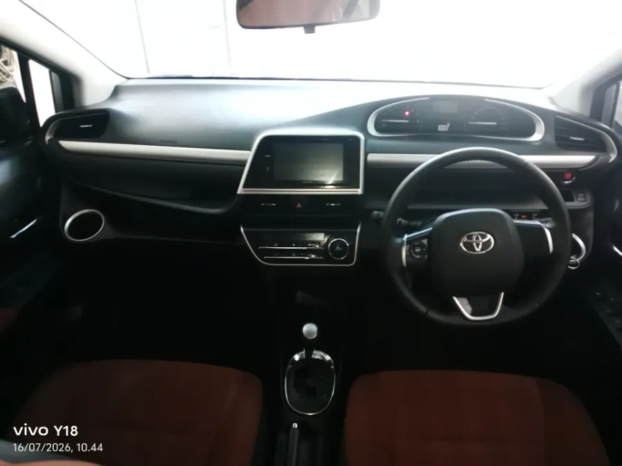 Foto Mobil Bekas Dashboard Toyota Sienta 1.5 V tahun 2018