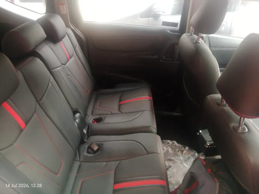 Foto Mobil Bekas Kabin Belakang Toyota Sienta 1.5 V tahun 2018