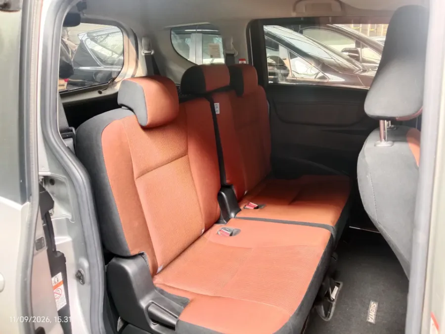 Foto Mobil Bekas Kabin Belakang Toyota Sienta 1.5 V tahun 2018