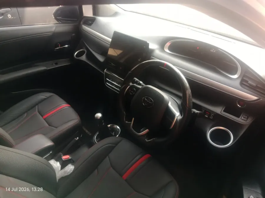 Foto Mobil Bekas Kabin Depan Toyota Sienta 1.5 V tahun 2018