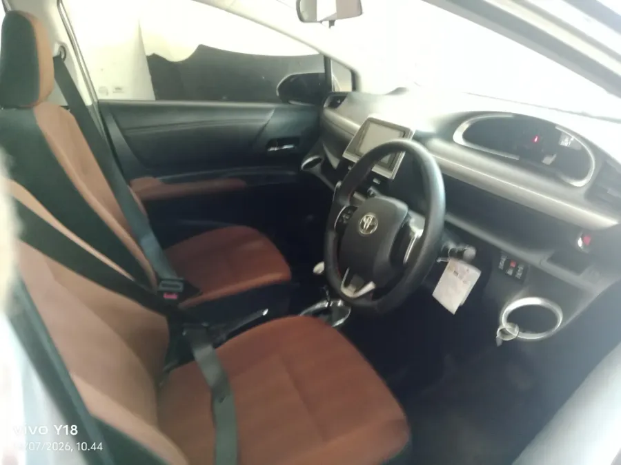 Foto Mobil Bekas Kabin Depan Toyota Sienta 1.5 V tahun 2018