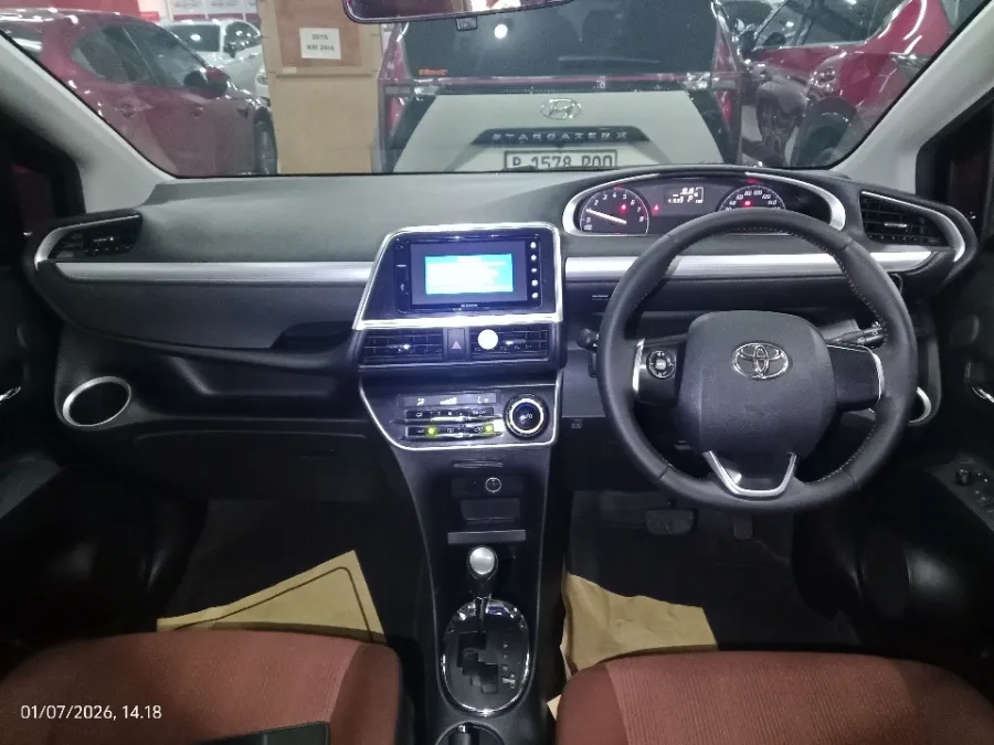 Foto Mobil Bekas Dashboard Toyota Sienta 1.5 V tahun 2019