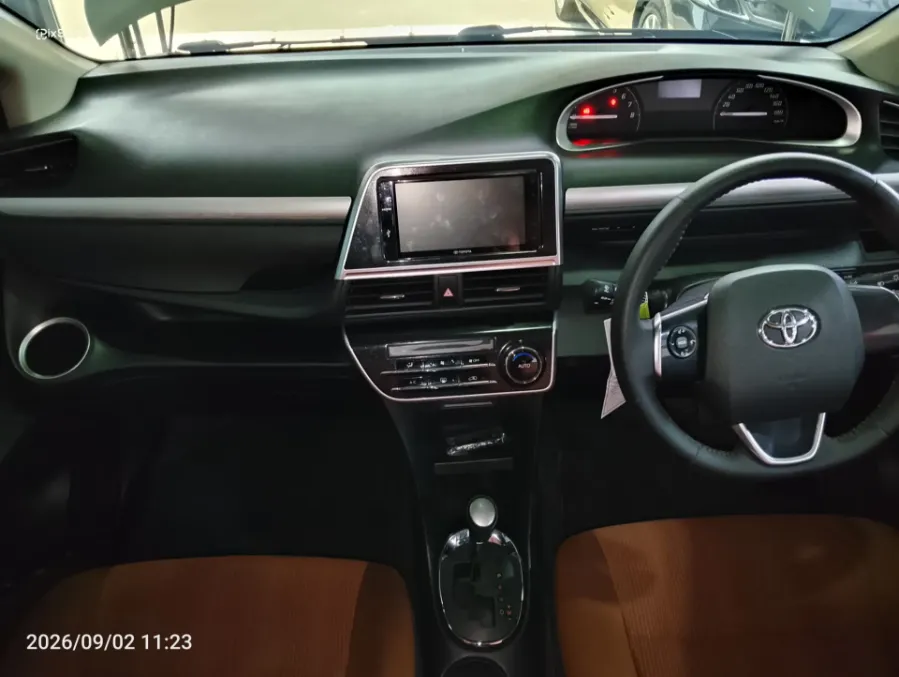 Foto Mobil Bekas Dashboard Toyota Sienta 1.5 V tahun 2019