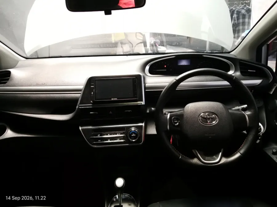 Foto Mobil Bekas Dashboard Toyota Sienta 1.5 V tahun 2019