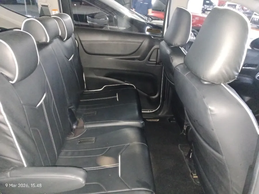 Foto Mobil Bekas Kabin Belakang Toyota Sienta 1.5 V tahun 2019