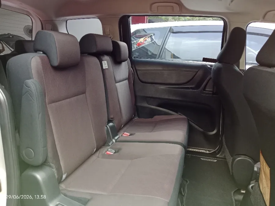 Foto Mobil Bekas Kabin Belakang Toyota Sienta 1.5 V tahun 2019
