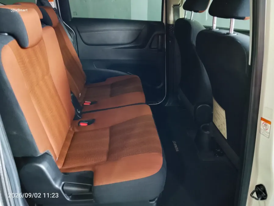 Foto Mobil Bekas Kabin Belakang Toyota Sienta 1.5 V tahun 2019