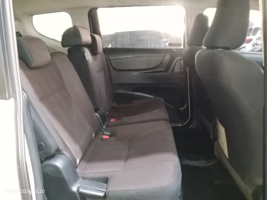 Foto Mobil Bekas Kabin Belakang Toyota Sienta 1.5 V tahun 2019