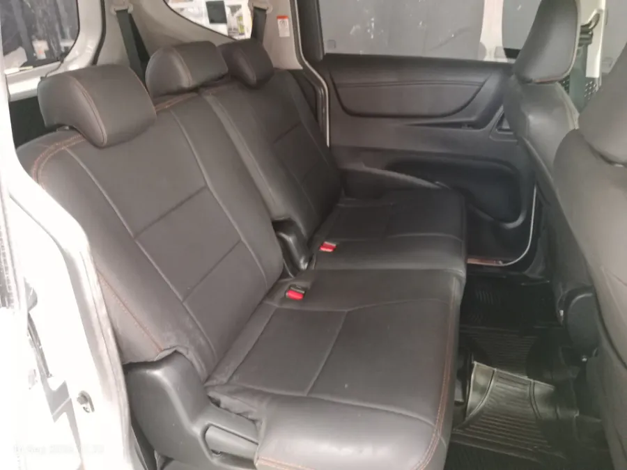 Foto Mobil Bekas Kabin Belakang Toyota Sienta 1.5 V tahun 2019