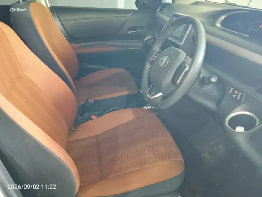 Foto Mobil Bekas Kabin Depan Toyota Sienta 1.5 V tahun 2019