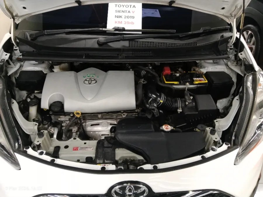 Foto Mobil Bekas Mesin Toyota Sienta 1.5 V tahun 2019
