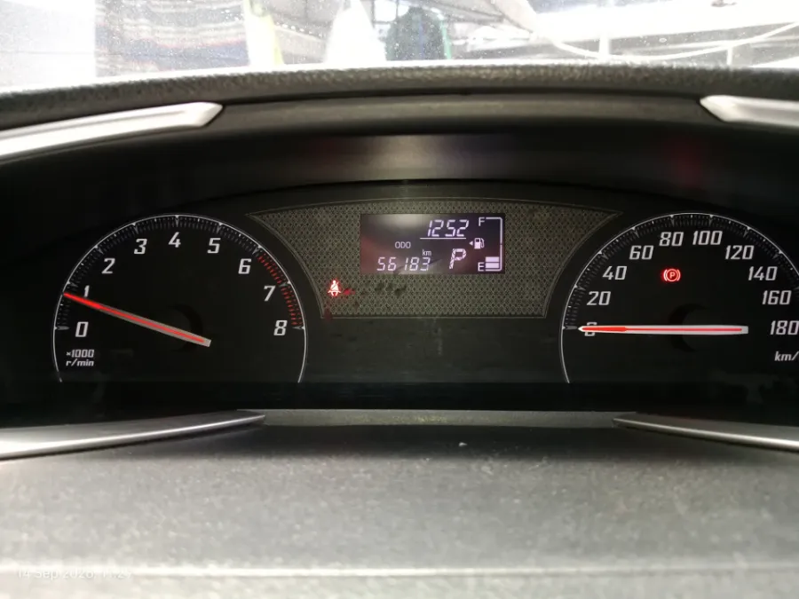 Foto Mobil Bekas Odometer Toyota Sienta 1.5 V tahun 2019