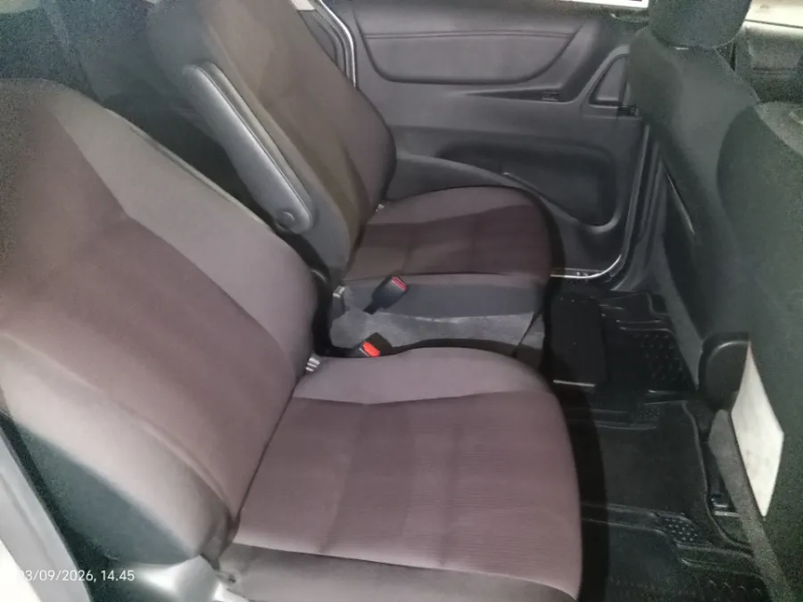 Foto Mobil Bekas Kabin Belakang Toyota Sienta 1.5 V tahun 2022