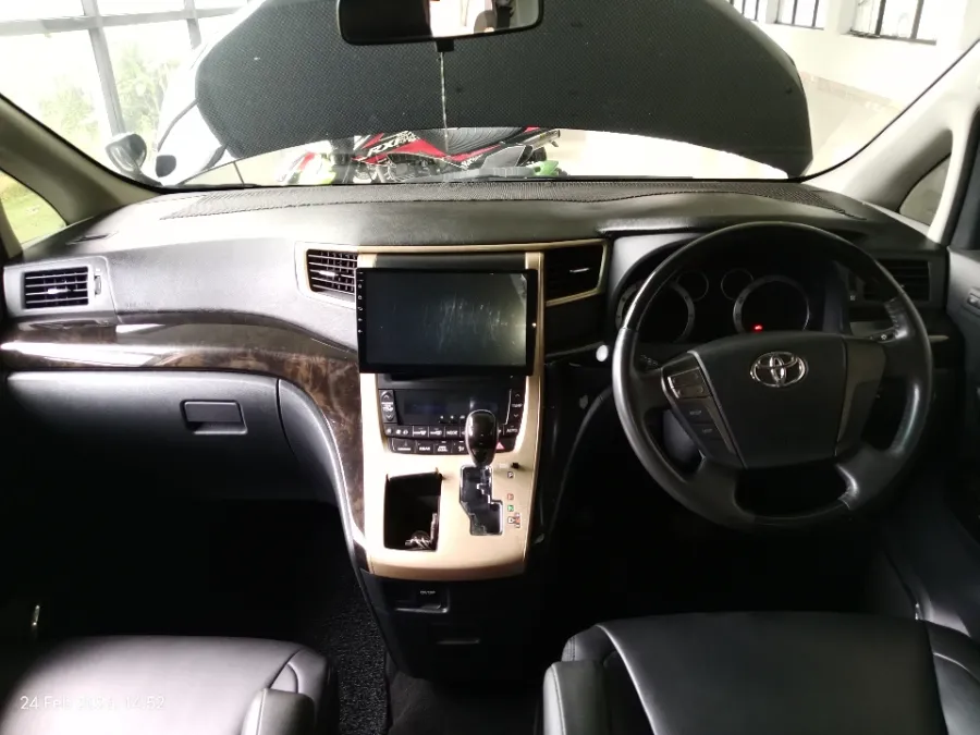 Foto Mobil Bekas Dashboard Toyota Vellfire 2.4 Z tahun 2012