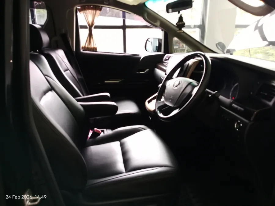 Foto Mobil Bekas Kabin Depan Toyota Vellfire 2.4 Z tahun 2012